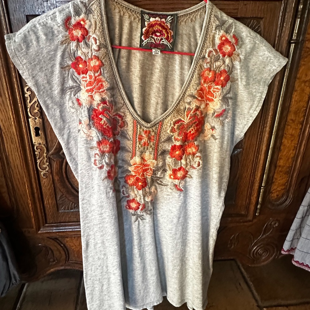 Johnny Was Gray V-Neck Tunic with Red and Coral Floral Embroidery